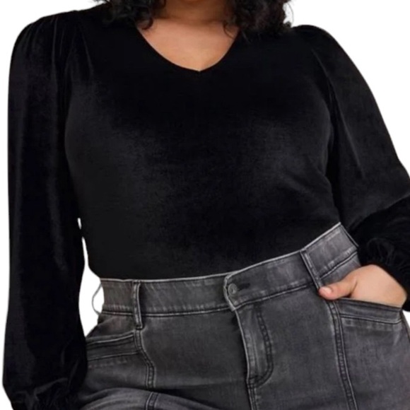 NWT Torrid V-Neck Velvet Long Sleeve Bodysuit - Picture 2 of 8